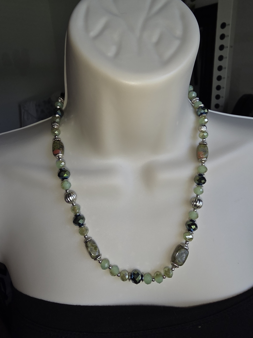 Green Faceted Bead Necklace with Silver Accents